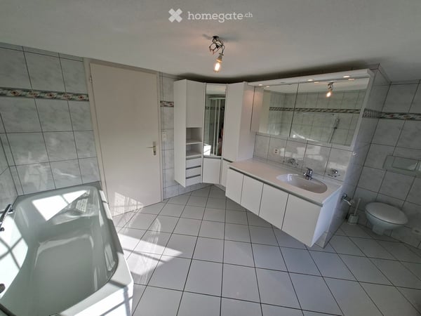 Helle 3.5-Zimmer-Wohnung mit Balkon am Kirchplatz in Bütschwil 8
