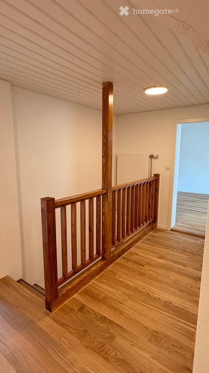 Frisch renovierte 3.5-Zimmer-Maisonettewohnung mit Balkon 2