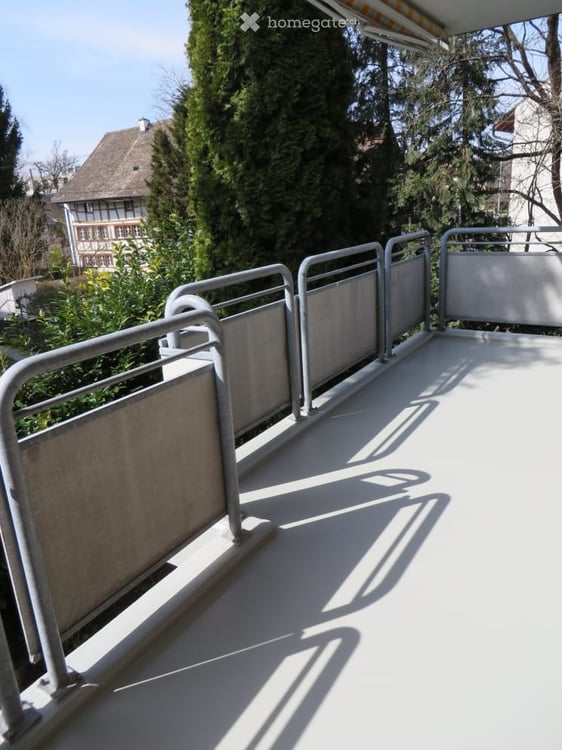 Ruhige sonnige 3.5-Zimmer-Wohnung mit 2 Balkonen an zentraler Wohnlage (unbefristet) 6