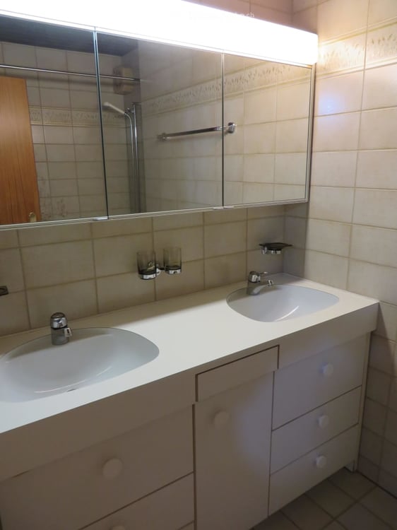 Ruhige sonnige 3.5-Zimmer-Wohnung mit 2 Balkonen an zentraler Wohnlage (unbefristet) 9