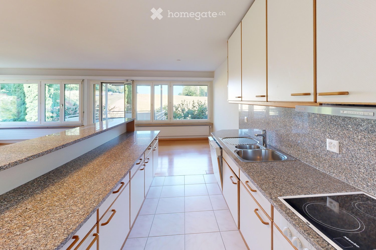 Immobilie in Pfaffhausen - Helle 4½-Zr. Wohnung mit Aussicht, Garage und Hallenbad - Bild 1