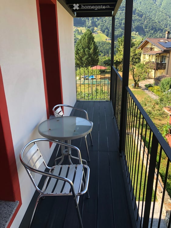 Appartamento di charme rinnovato con balcone e vista panoramica a S. Antonio (Val Morobbia) 3
