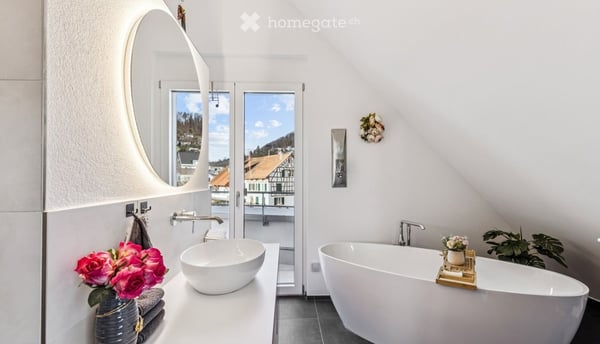 „Exklusive Neubau-Attika mit Hausgefühl – 3 Terrassen (70 m²) & Alpen-/Rebblick“