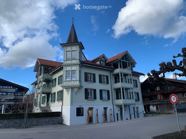 Traumhaftes Wohnen über dem Thunersee: Exklusive 2.5-Zimmer-Dachwohnung in Sigriswil 2