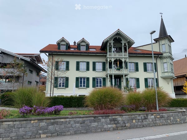 Traumhaftes Wohnen über dem Thunersee: Exklusive 2.5-Zimmer-Dachwohnung in Sigriswil