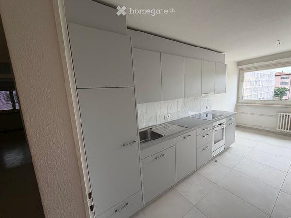 Helle, grosse 4,5 Zimmer-Wohnung mit Balkon 4