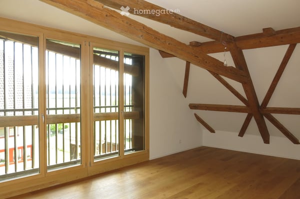 Moderne 2.5-Zimmer-Neubau-Loft-Wohnung mit Balkon und schöner Aussicht ins Grüne in Nänikon, Uster 3