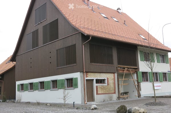 Moderne 2.5-Zimmer-Neubau-Loft-Wohnung mit Balkon und schöner Aussicht ins Grüne in Nänikon, Uster 4
