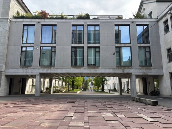 Moderne 2.5-Zimmer-Neubauwohnung mit Bergblick, Sauna & Naturpool in Mels 15