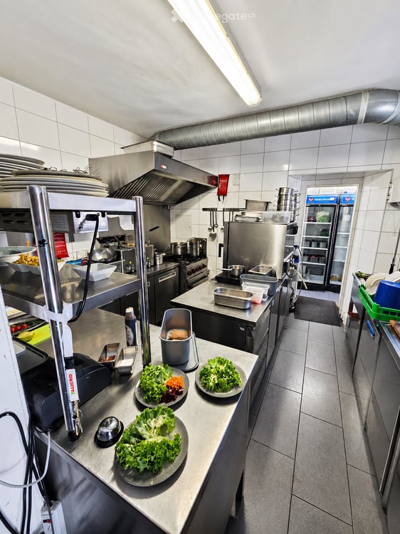 Restaurant de charme à reprendre à Bramois – Caveaux voûtés, grande terrasse et établissement équipé 3