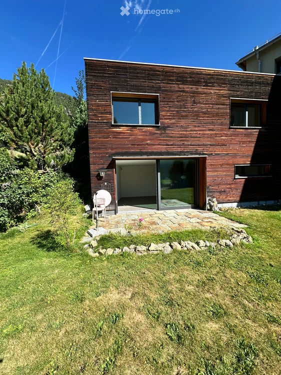 Charmante 3.5-Zimmer-Maisonetten-Erstwohnung in Samedan -ruhig gelegen mit schönem Gartensitzplatz 1