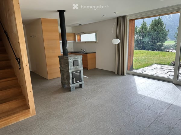 Charmante 3.5-Zimmer-Maisonetten-Erstwohnung in Samedan -ruhig gelegen mit schönem Gartensitzplatz 2