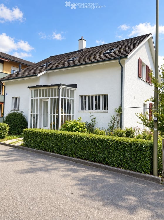 Schönes 5.5-Zi-Einfamilienhaus mit Garage und Umschwung befristet zu vermieten 1