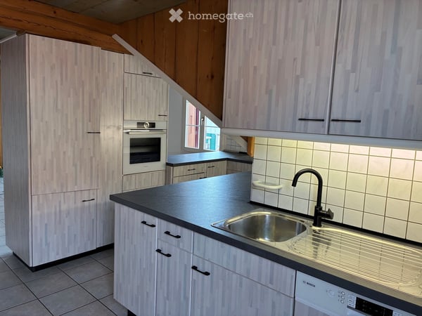 Wunderschöne teilssanierte 4.5‑Zimmer‑Dachwohnung in Jegenstorf 2