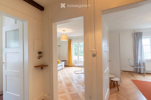 Ruhige, stilvoll möblierte 3-Zimmer-Wohnung mit Balkon in Zürich-Höngg - komplett ausgestattet 3
