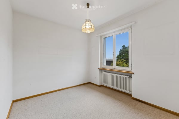 Charmantes 4.5-Zimmer-Doppeleinfamilienhaus mit Garten und Ausbaupotenzial 10