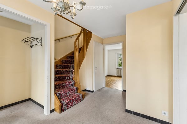 Charmantes 4.5-Zimmer-Doppeleinfamilienhaus mit Garten und Ausbaupotenzial 5