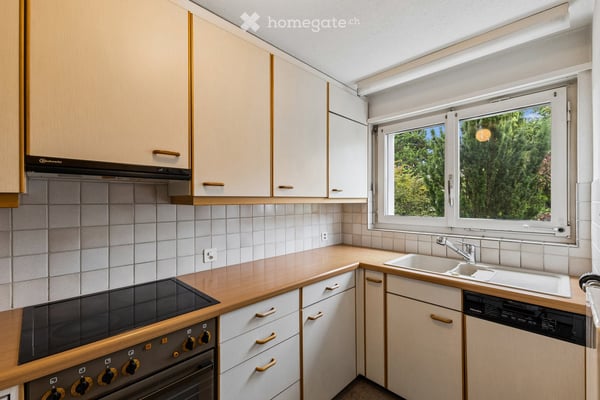 Charmantes 4.5-Zimmer-Doppeleinfamilienhaus mit Garten und Ausbaupotenzial 4