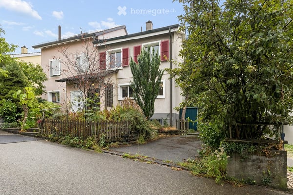 Charmantes 4.5-Zimmer-Doppeleinfamilienhaus mit Garten und Ausbaupotenzial 15