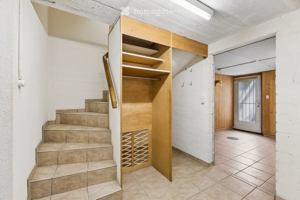 Charmantes 4.5-Zimmer-Doppeleinfamilienhaus mit Garten und Ausbaupotenzial 12