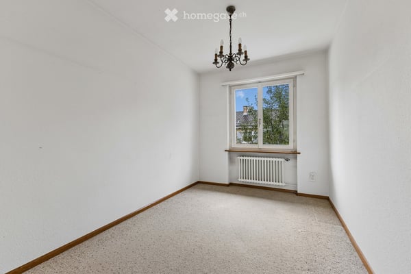 Charmantes 4.5-Zimmer-Doppeleinfamilienhaus mit Garten und Ausbaupotenzial 9