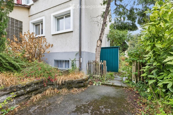 Charmantes 4.5-Zimmer-Doppeleinfamilienhaus mit Garten und Ausbaupotenzial 16