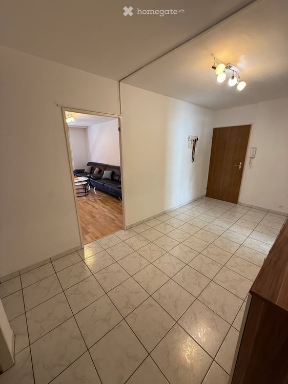 Grosszügige 4.5-Zimmerwohnung mit Balkon, Gemeinschaftsgarten & Tiefgaragenplatz in Basel 7