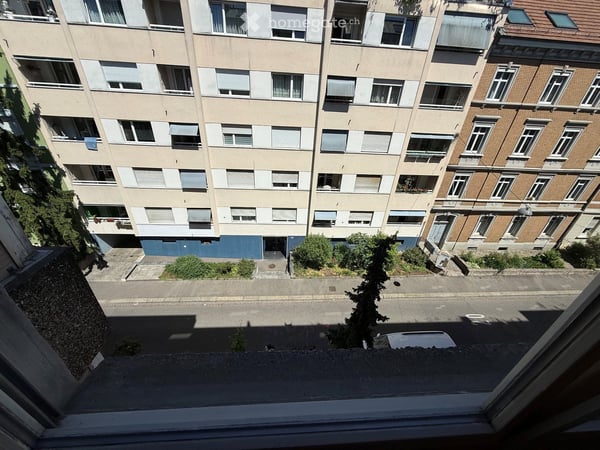 Grosszügige 4.5-Zimmerwohnung mit Balkon, Gemeinschaftsgarten & Tiefgaragenplatz in Basel 5