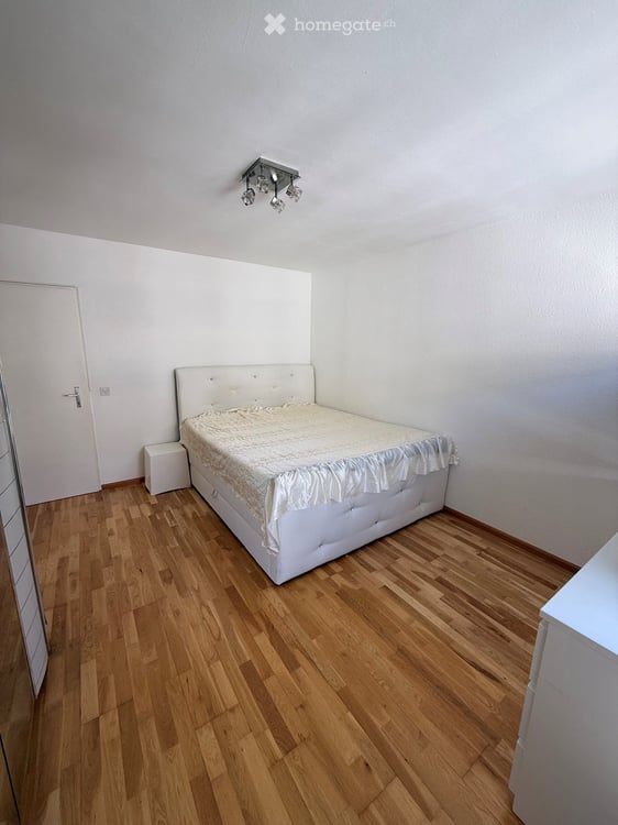 Grosszügige 4.5-Zimmerwohnung mit Balkon, Gemeinschaftsgarten & Tiefgaragenplatz in Basel 11