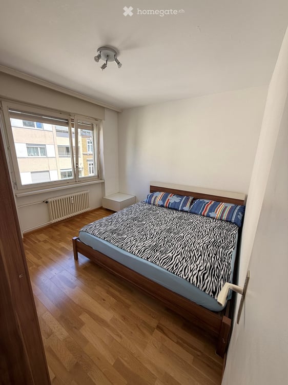 Grosszügige 4.5-Zimmerwohnung mit Balkon, Gemeinschaftsgarten & Tiefgaragenplatz in Basel 16