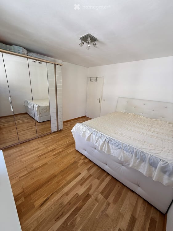 Grosszügige 4.5-Zimmerwohnung mit Balkon, Gemeinschaftsgarten & Tiefgaragenplatz in Basel 13