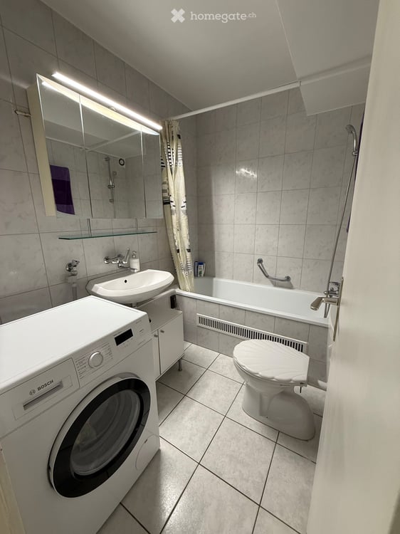 Grosszügige 4.5-Zimmerwohnung mit Balkon, Gemeinschaftsgarten & Tiefgaragenplatz in Basel 21