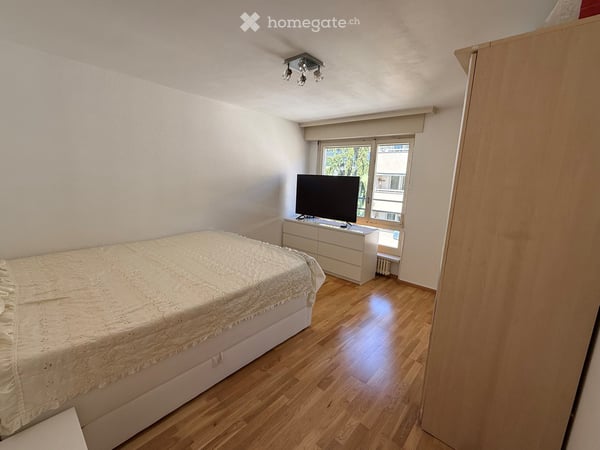 Grosszügige 4.5-Zimmerwohnung mit Balkon, Gemeinschaftsgarten & Tiefgaragenplatz in Basel 12