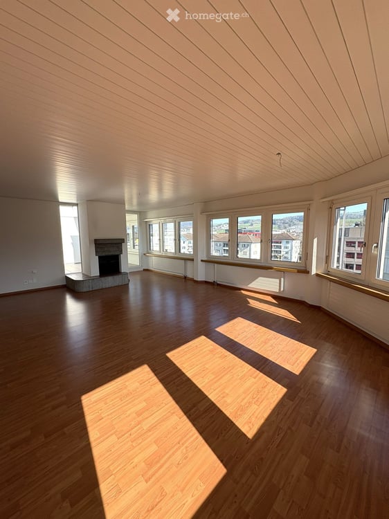 Charmante 3.5-Zimmer-Dachwohnung mit Terrasse in Baar 2