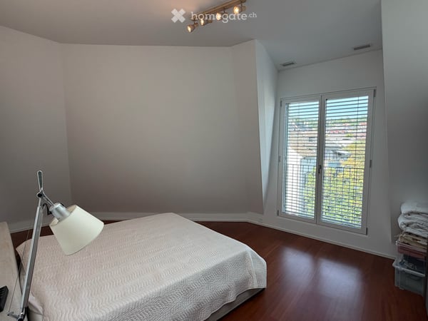 Grosszügige 2.5-Zimmer-Wohnung mit privater Dachterrasse - direkt am Hottingerplatz 9