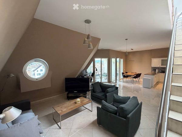 Grosszügige 2.5-Zimmer-Wohnung mit privater Dachterrasse - direkt am Hottingerplatz 4