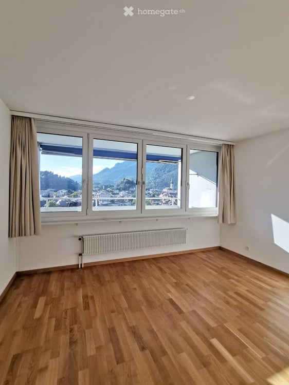 Sonnige 3.5-Zimmer-Dachwohnung im 11. Stock in Domat/Ems 3