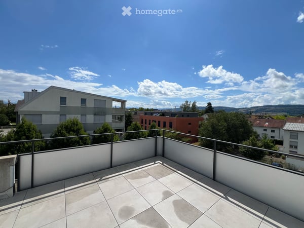 Vermietung einer lichtdurchfluteten Attikawohnung in Design-Haus auf Zeit (bis 2031)