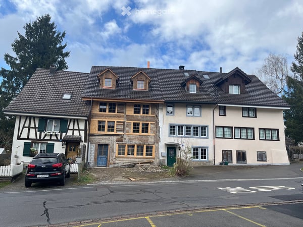 7-Zimmer-Reihen - Einfamilienhaus - Hirzel – Altbau mit viel Potenzial
