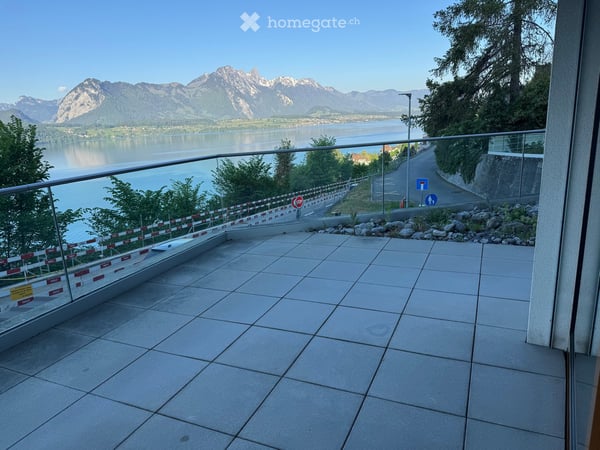 Stilvolle 2.5-Zimmer-Wohnung mit traumhafter See- und Bergsicht in Gunten mit Garage platz inklusive 2