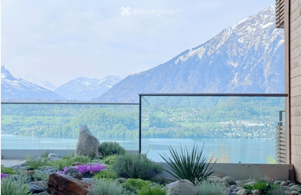 Stilvolle 2.5-Zimmer-Wohnung mit traumhafter See- und Bergsicht in Gunten mit Garage platz inklusive 9