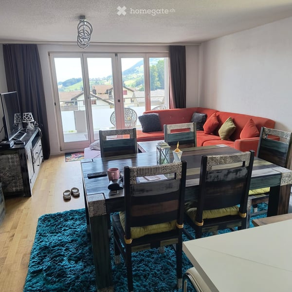 Moderne 2.5 Zimmer Wohnung mit Balkon und Panoramablick in Feusisberg 2