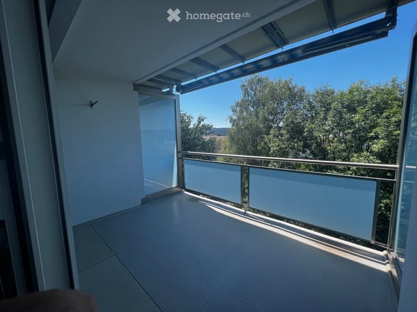 2.5-Zimmer-Wohnung mit Balkon und schöner Aussicht in Volketswil 3