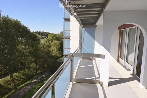 2.5-Zimmer-Wohnung mit Balkon und schöner Aussicht in Volketswil 4
