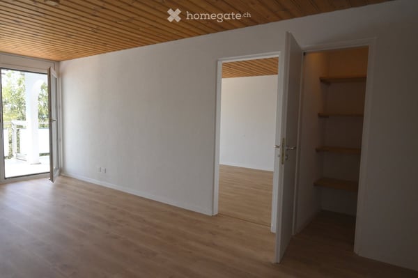 2.5-Zimmer-Wohnung mit Balkon und schöner Aussicht in Volketswil 7