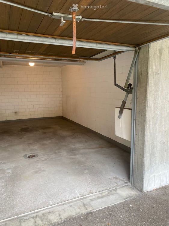 Garagenbox per 01.08.2026 mit Strom- und Wasseranschluss 6