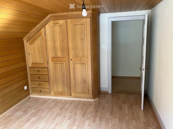 Charmante 4.5-Zimmer-Dachwohnung in Trun, Graubünden 11