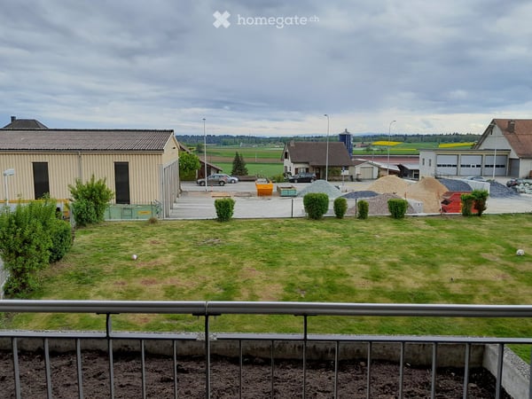 Geräumige 3 1/2 (oder 4 1/2) Zimmerwohnung mit Balkon und eigener Waschküche 4