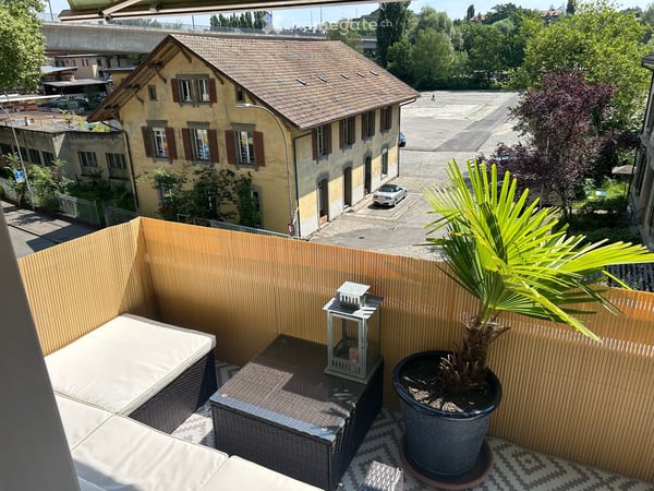 Wunderschöne 2.5-Zimmer-Wohnung mit Balkon und schöner Aussicht 1