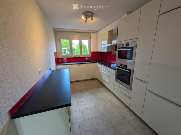 Helle 4.5-Zimmer-Wohnung mit Balkon und schöner Aussicht in Widen 9
